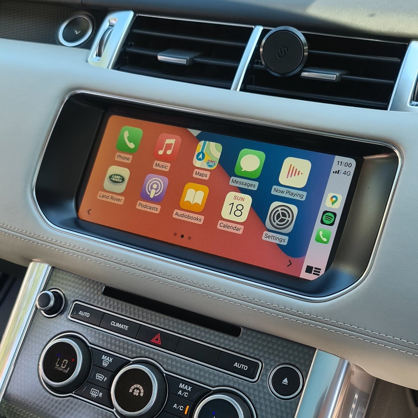 Land Rover CarPlay — Wireless CarPlay connection in Discovery